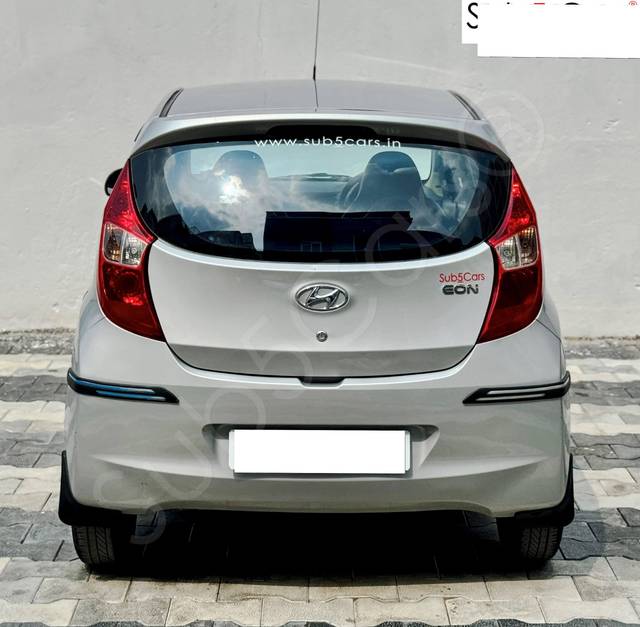 https://images10.gaadi.com/usedcar_image/4564665/original/processed_21417e8078565cf81780fab5cf5f2aba.jpeg?imwidth=6402