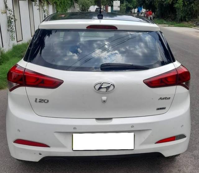 https://images10.gaadi.com/usedcar_image/4564667/original/processed_e3ee4eb8a6d296276d6cb559cf0028e7.jpg?imwidth=6402