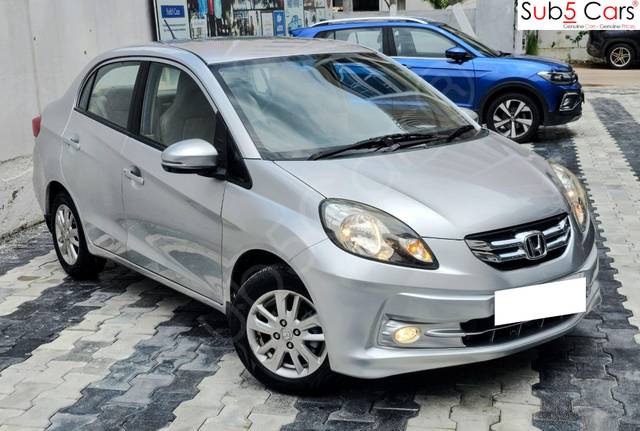 https://images10.gaadi.com/usedcar_image/4564674/original/processed_357e95b6591b1f7cb4956b14546bc2aa.jpg?imwidth=6400