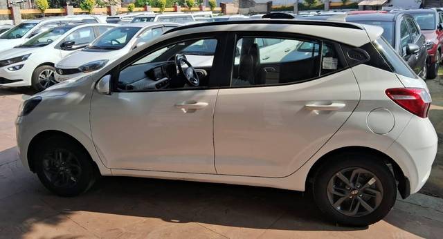 https://images10.gaadi.com/usedcar_image/4564689/original/processed_748b863aecd114338925f581d8314822.jpg?imwidth=6400