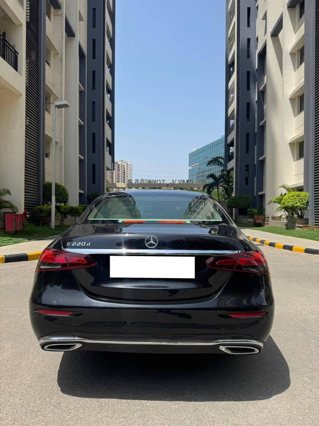 https://images10.gaadi.com/usedcar_image/4564691/original/processed_881918beeecbf1ab0e66c66a08114ed2.jpg?imwidth=6402