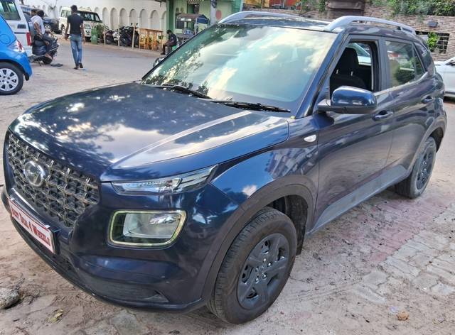 https://images10.gaadi.com/usedcar_image/4564698/original/86b9f2e8a3fcec7b1c1a991b786dcc63.jpg?imwidth=6401