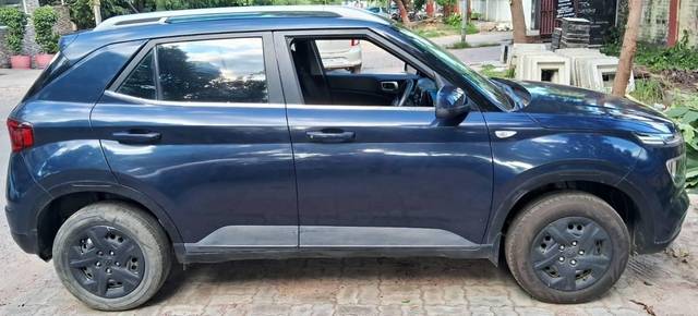 https://images10.gaadi.com/usedcar_image/4564698/original/processed_4be1e959ea6181204ec17733d6b55c90.jpg?imwidth=6402