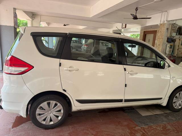 https://images10.gaadi.com/usedcar_image/4564764/original/7cd59be6-f1f7-45ba-8b87-03c3605c107e.jpg?imwidth=6402