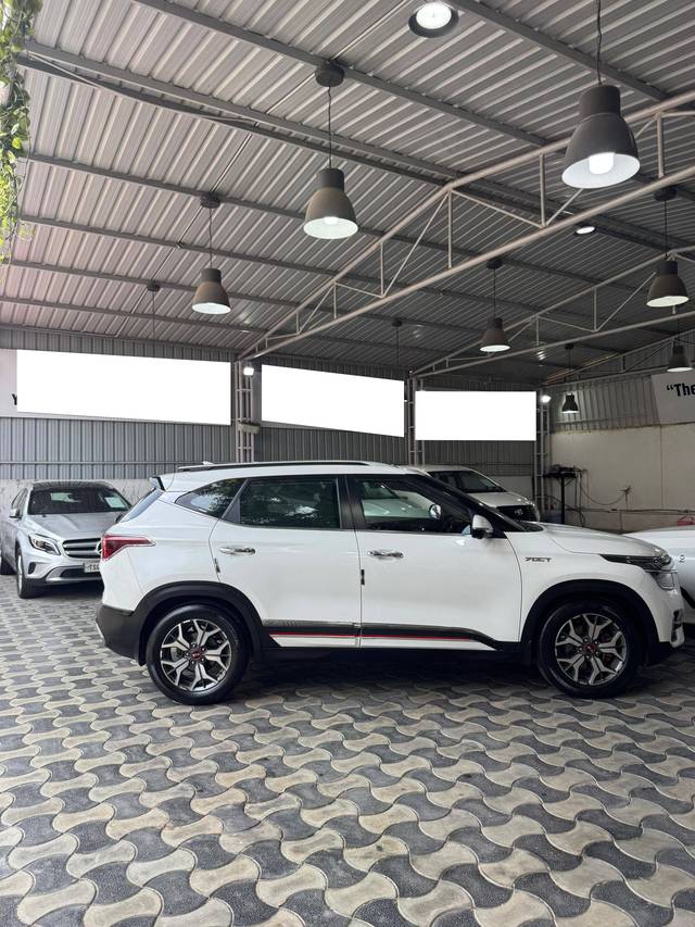 https://images10.gaadi.com/usedcar_image/4564775/original/processed_380ea2bb5f0c03f86e0b4ee466c0ce5b.jpg?imwidth=6401