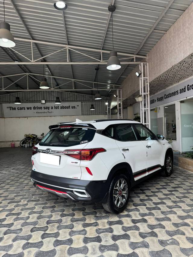 https://images10.gaadi.com/usedcar_image/4564775/original/processed_fa0d456f1790b54a4d1136e1069abb2d.jpg?imwidth=6402