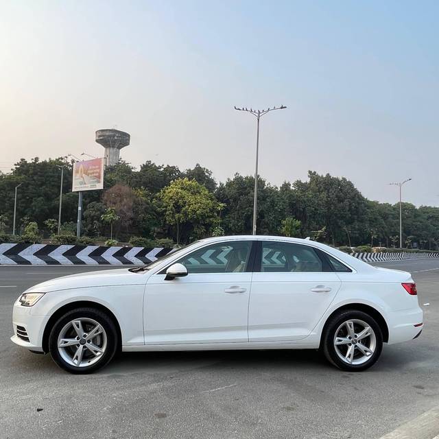 https://images10.gaadi.com/usedcar_image/4564779/original/processed_7391acd76b2c22f04a893f3fd00bd0e7.jpg?imwidth=6402