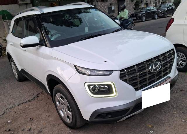 https://images10.gaadi.com/usedcar_image/4564780/original/processed_3cfb7ac9abdfff8d4fe2712ccd71f7ae.jpg?imwidth=6401