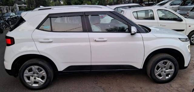 https://images10.gaadi.com/usedcar_image/4564780/original/processed_66cb2df5ee2d79524017169e2025d558.jpg?imwidth=6402