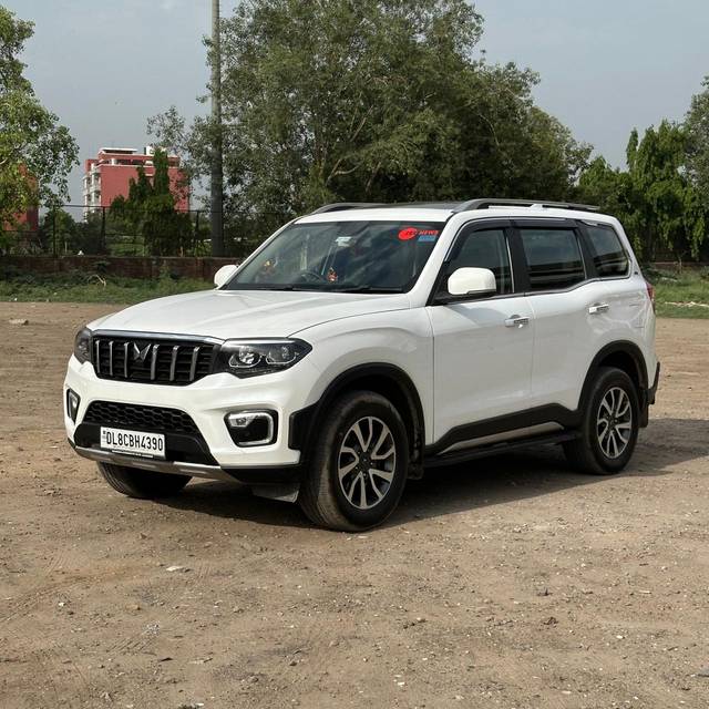 https://images10.gaadi.com/usedcar_image/4564783/original/6eed137563054c5f5f520b4d3de460c0.jpg?imwidth=6402