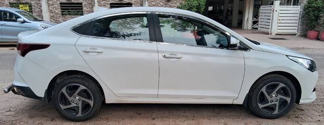 https://images10.gaadi.com/usedcar_image/4564784/original/eca2c7ed495a22946c5691728e443cbb.jpg?imwidth=6402