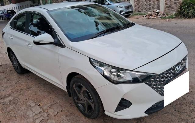 https://images10.gaadi.com/usedcar_image/4564784/original/processed_7765ad0af508e51de38c76e9421d0e11.jpg?imwidth=6401