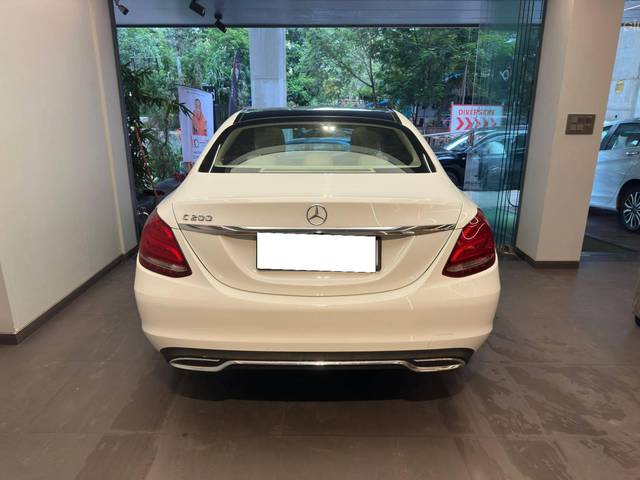 https://images10.gaadi.com/usedcar_image/4564813/original/processed_cb6cef109081565135a3e6528dc0c423.jpeg?imwidth=6402