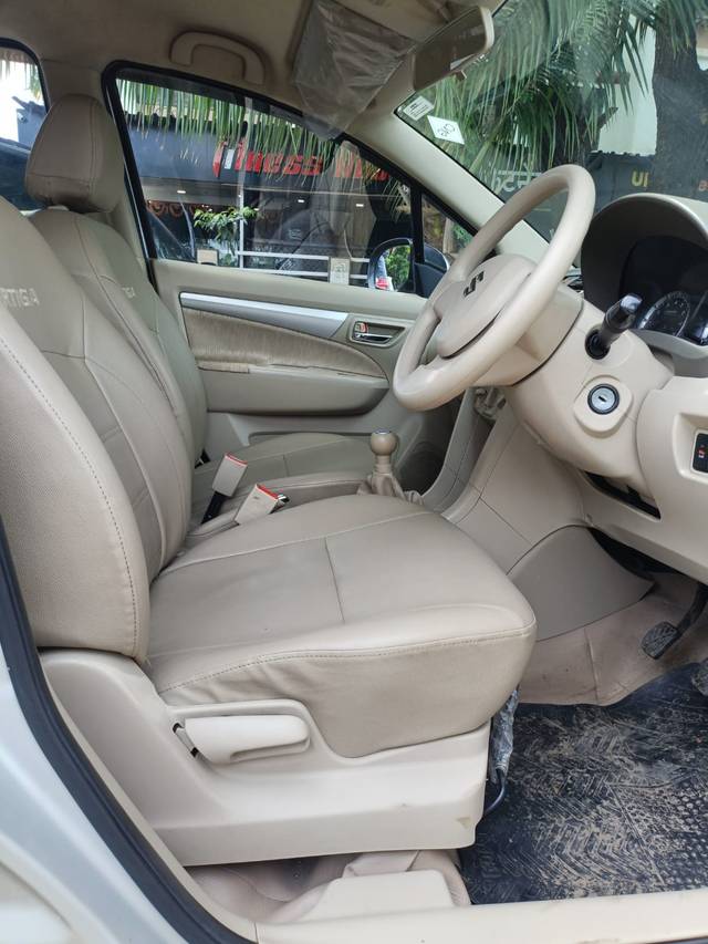 https://images10.gaadi.com/usedcar_image/4564815/original/ee66b0f387ad3fe674c9a90cf46c5377.jpg?imwidth=6401