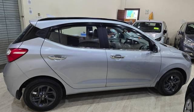 https://images10.gaadi.com/usedcar_image/4564821/original/processed_41e6da81fa9eb79d40086fb80f9d2f7d.jpg?imwidth=6401