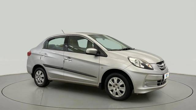 https://images10.gaadi.com/usedcar_image/4564840/original/df734ce5182f6018ebf06e7121713602.jpg?imwidth=6400