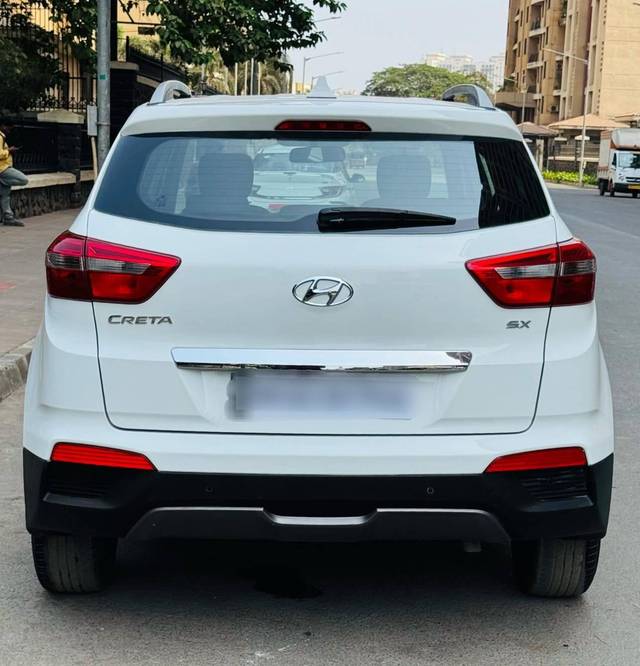 https://images10.gaadi.com/usedcar_image/4564858/original/processed_d706560a9564d9a87c0951b84e76a245.jpg?imwidth=6402