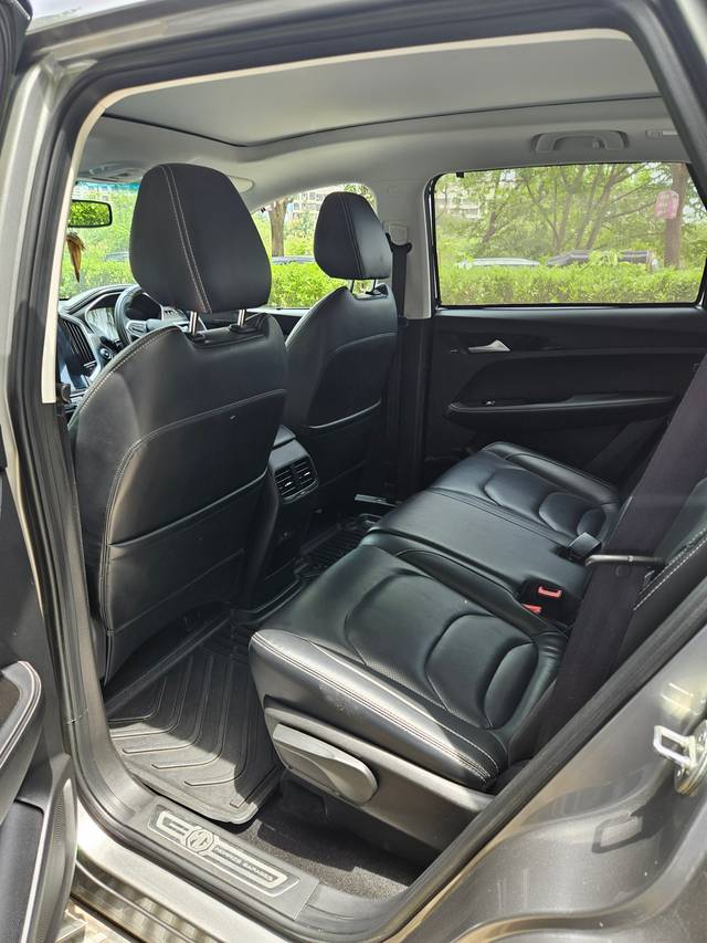 https://images10.gaadi.com/usedcar_image/4564861/original/a593d196a4d6f83055e971d8319c1d5c.jpg?imwidth=6402