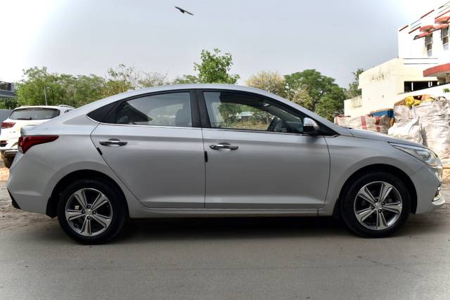 https://images10.gaadi.com/usedcar_image/4564863/original/a3d784eb9146637bbcaf6f329916a192.jpg?imwidth=6401
