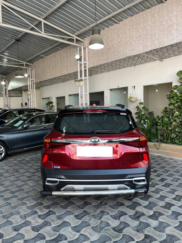 https://images10.gaadi.com/usedcar_image/4564866/original/processed_9678862fcca7664aa19b52f00b567a5a.jpg?imwidth=6402