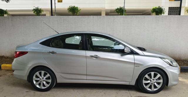 https://images10.gaadi.com/usedcar_image/4564888/original/processed_050b3afa-eea2-4a17-b038-38c21040f7ed.jpg?imwidth=6401