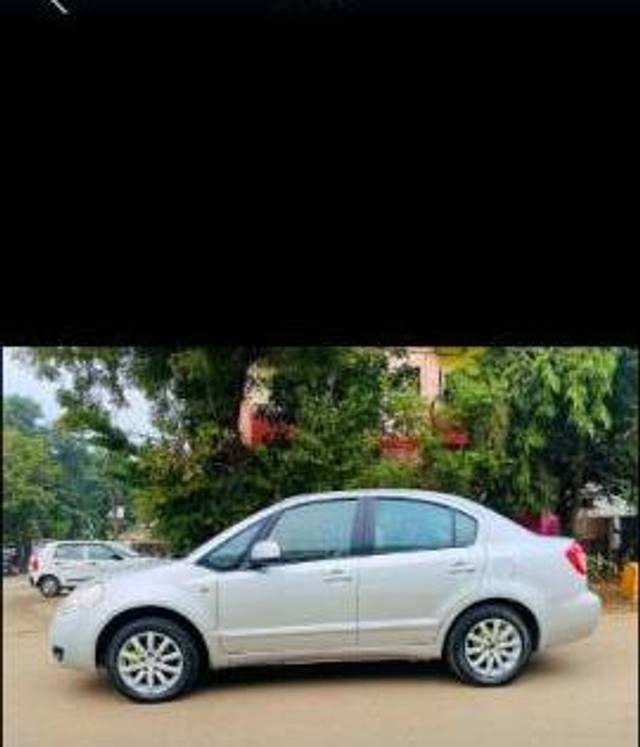 https://images10.gaadi.com/usedcar_image/4564939/original/processed_c8e33c48-625f-420e-9c77-2080a6eb3e80.jpg?imwidth=6401