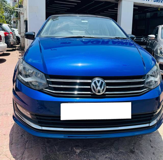 https://images10.gaadi.com/usedcar_image/4564946/original/processed_133052aa7bb16e38e0a40cabd8b762f6.jpeg?imwidth=6402