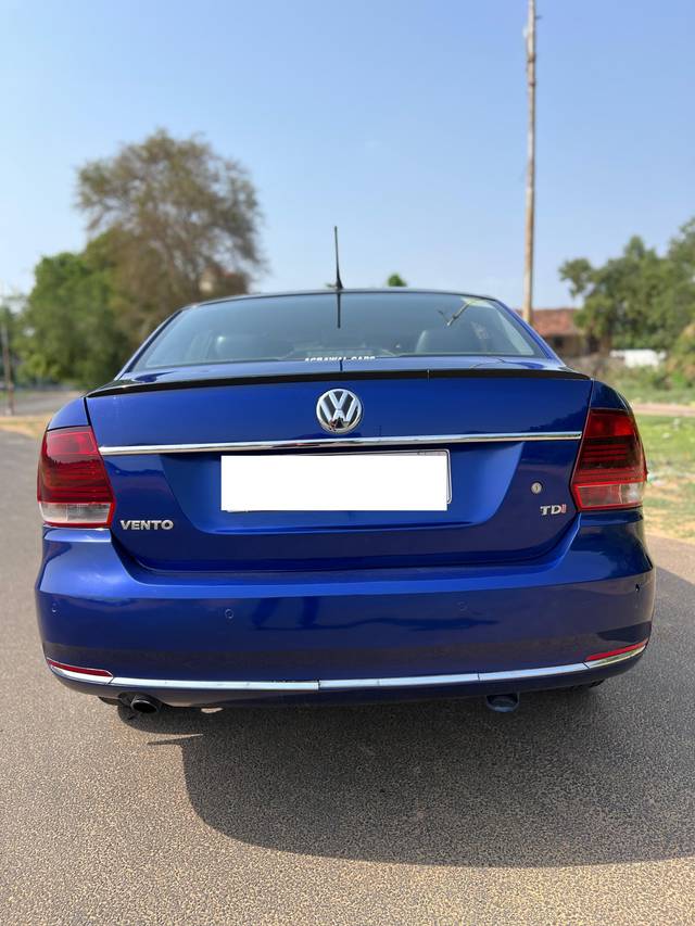 https://images10.gaadi.com/usedcar_image/4564946/original/processed_ed1eea7805ca9bf8b3d7e25494532340.jpeg?imwidth=6401