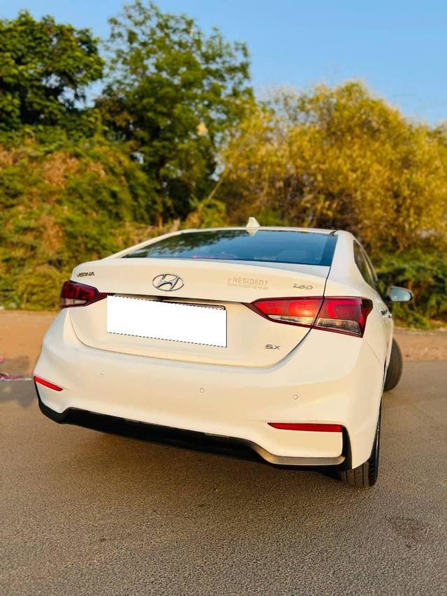 https://images10.gaadi.com/usedcar_image/4564952/original/processed_351f9cff68355a8aab6d428c599ce1df.jpeg?imwidth=6401