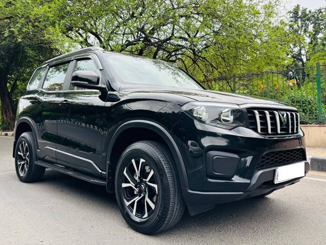 https://images10.gaadi.com/usedcar_image/4564956/original/processed_7e5cdfcab5e20bf2f3230ba0226ed355.jpg?imwidth=6400