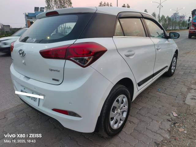 https://images10.gaadi.com/usedcar_image/4564961/original/processed_9a257038742669e528104e052cbe9a63.jpg?imwidth=6401