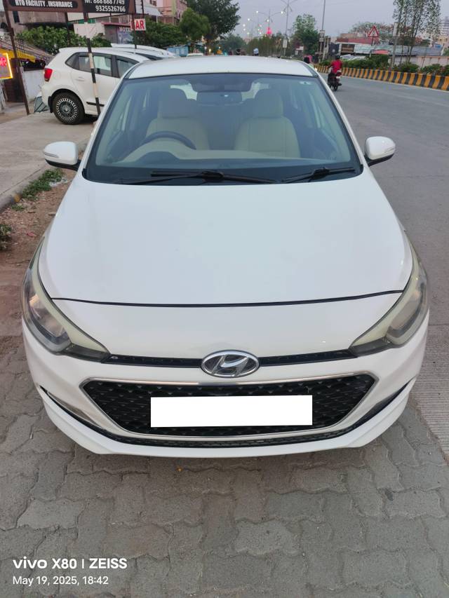 https://images10.gaadi.com/usedcar_image/4564961/original/processed_ef5fdec2dd90a5535a3968530ca291a7.jpg?imwidth=6400