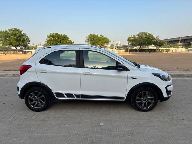 https://images10.gaadi.com/usedcar_image/4564964/original/e8f960bd1560a4ae93dfcb54ecaa8e07.jpg?imwidth=6401