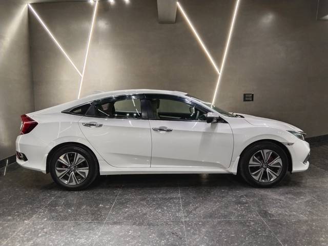 https://images10.gaadi.com/usedcar_image/4564973/original/3ef17118ffe51eac3e62ac306802104c.jpg?imwidth=6401