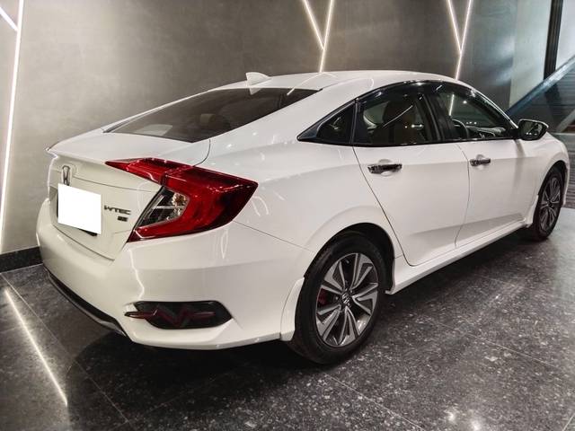 https://images10.gaadi.com/usedcar_image/4564973/original/processed_a6db421adef9bd56807a531a347f1e74.jpg?imwidth=6402