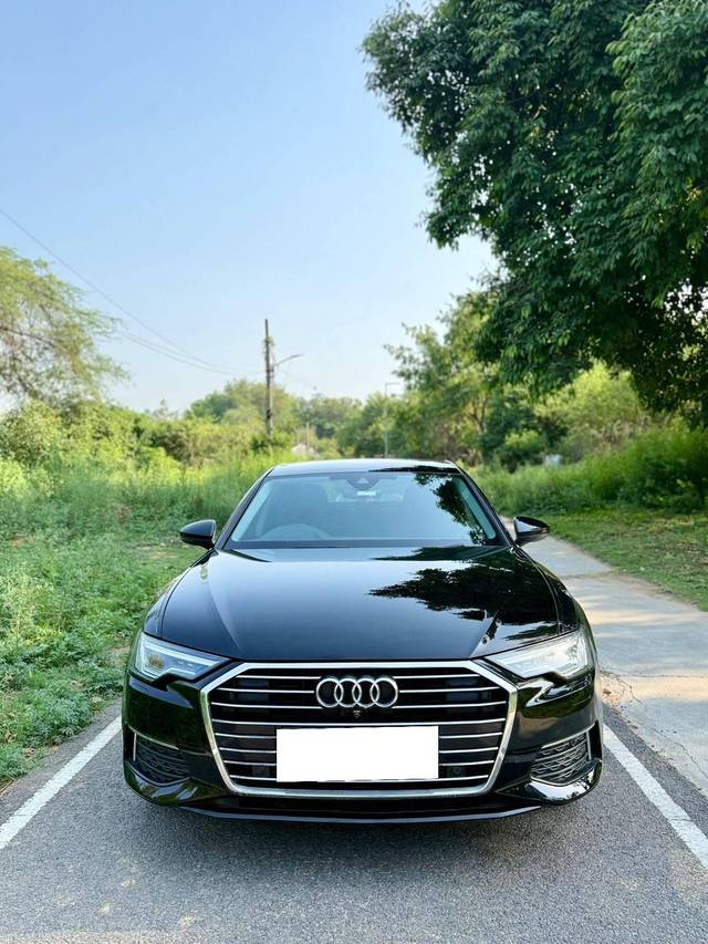 https://images10.gaadi.com/usedcar_image/4564978/original/processed_c386216d-8d59-4dea-a478-9cf9237c9bb0.jpg?imwidth=6400