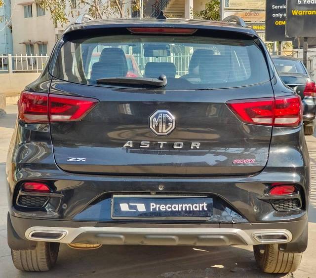 https://images10.gaadi.com/usedcar_image/4564983/original/processed_f2b9e18cb09e673e4c613438762fd83c.jpeg?imwidth=6402