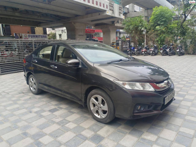 https://images10.gaadi.com/usedcar_image/4564987/original/bd0bcd56179f67bce34e96f65a7549da.jpg?imwidth=6400