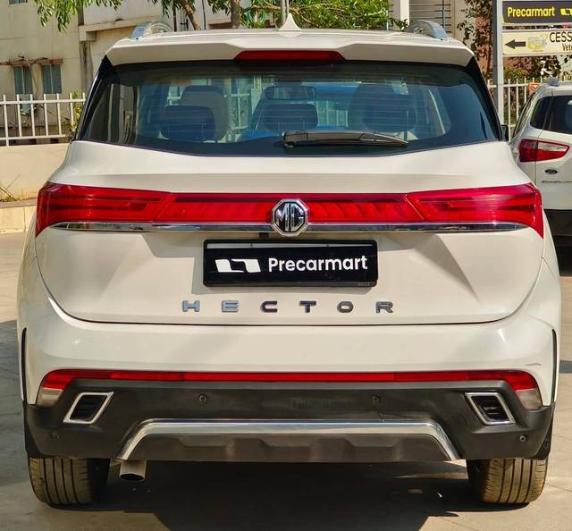 https://images10.gaadi.com/usedcar_image/4564988/original/processed_92fa39e2d66d134b87bcb3b9b33fbe32.jpeg?imwidth=6401