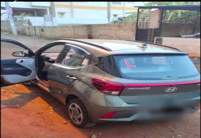 https://images10.gaadi.com/usedcar_image/4565017/original/7aa5b41e-e52b-46bd-948e-5542eaea0c9e.?imwidth=6402