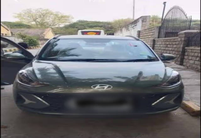 https://images10.gaadi.com/usedcar_image/4565017/original/b1f75193-0baa-46ca-aead-edbf2d3a19fa.?imwidth=6400