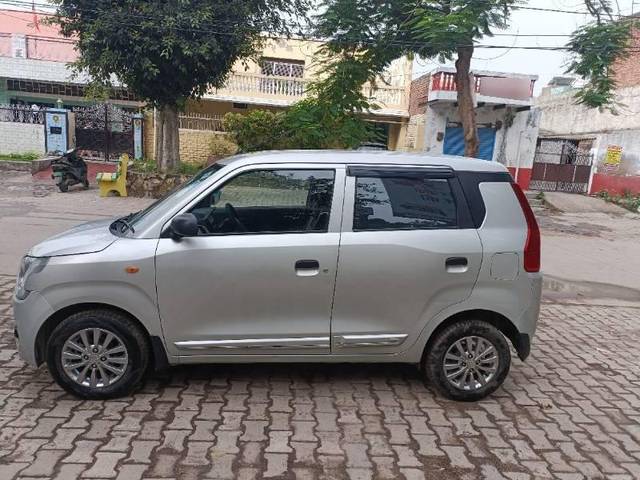 https://images10.gaadi.com/usedcar_image/4565060/original/processed_38dd1ef3-7a23-4b0e-9a0d-0f126e404edd.jpg?imwidth=6402