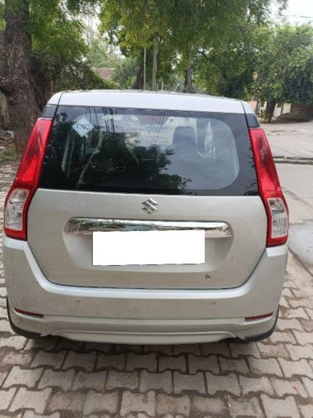 https://images10.gaadi.com/usedcar_image/4565060/original/processed_b852e1df-e7fc-4d92-a4fa-efb467716560.jpg?imwidth=6401