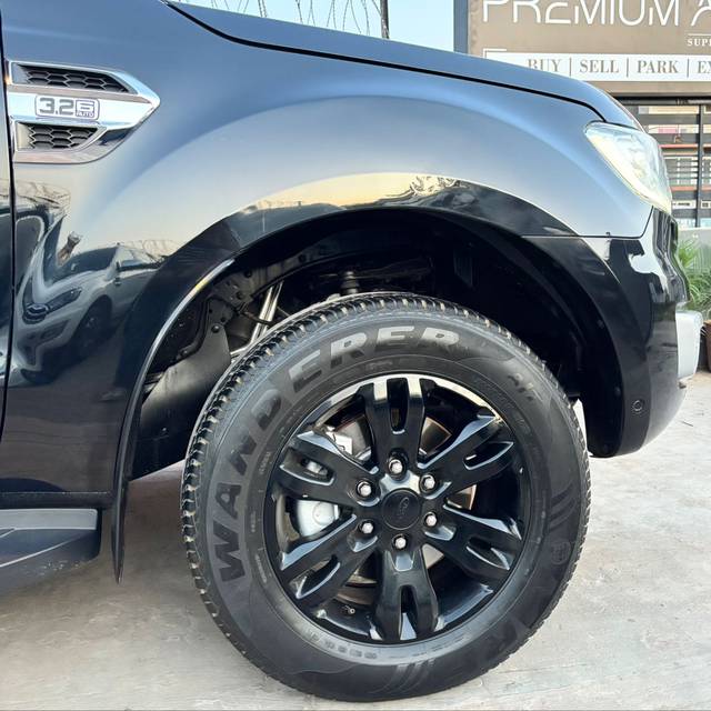 https://images10.gaadi.com/usedcar_image/4565068/original/ed5762b13221c055b1c5a8a0575c7d8a.jpg?imwidth=6402