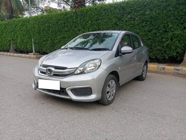 https://images10.gaadi.com/usedcar_image/4565081/original/processed_be2507928c909d7004829babd87de6a5.jpg?imwidth=6400