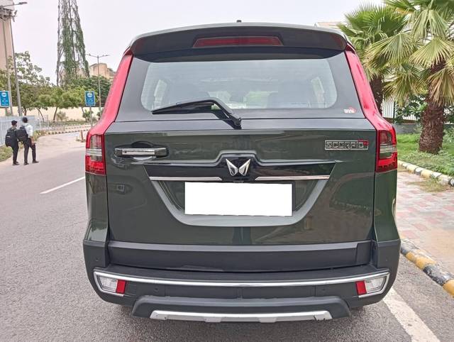 https://images10.gaadi.com/usedcar_image/4565097/original/processed_4c79262f027d585a85c5cfaf870f619f.jpg?imwidth=6402