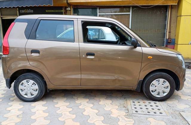 https://images10.gaadi.com/usedcar_image/4565100/original/processed_f3dc9329e849918b9ff9b55772a2bf54.jpg?imwidth=6401