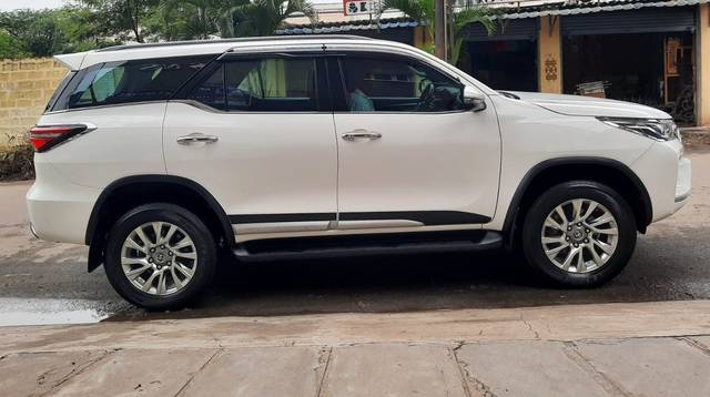 https://images10.gaadi.com/usedcar_image/4565114/original/b484c726f809e6bfbd5ce12a94126970.jpeg?imwidth=6401