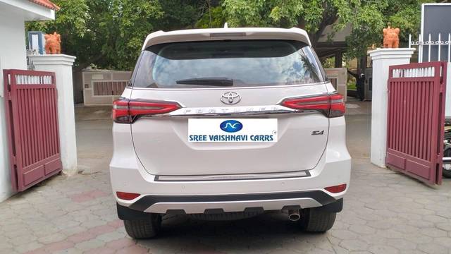 https://images10.gaadi.com/usedcar_image/4565114/original/processed_710e2d5cef938fac001c52c7d77667e5.jpg?imwidth=6402