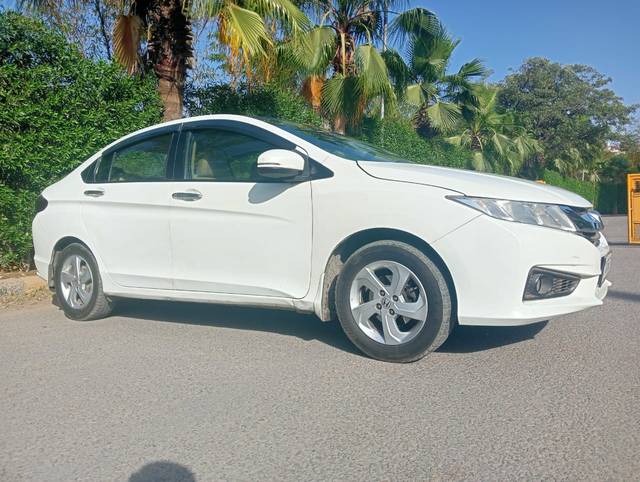 https://images10.gaadi.com/usedcar_image/4565130/original/41a6b56205c4679d86c618f14e257724.jpg?imwidth=6400